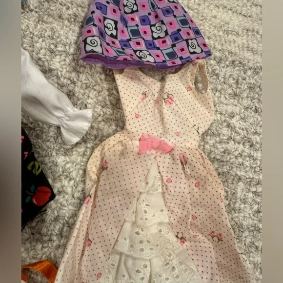 More Barbie clothes! Velvet hooded cape, hangers, scuba suit, vintage dresses.. - Picture 11 of 16